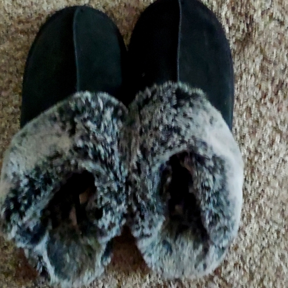 Womens warm slippers size 10